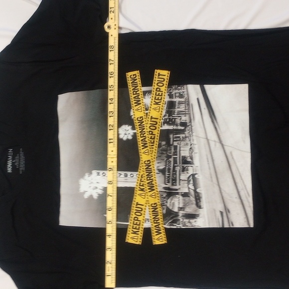 Hollywood novelty T-shirt. (Warning keep out) - Picture 3 of 5